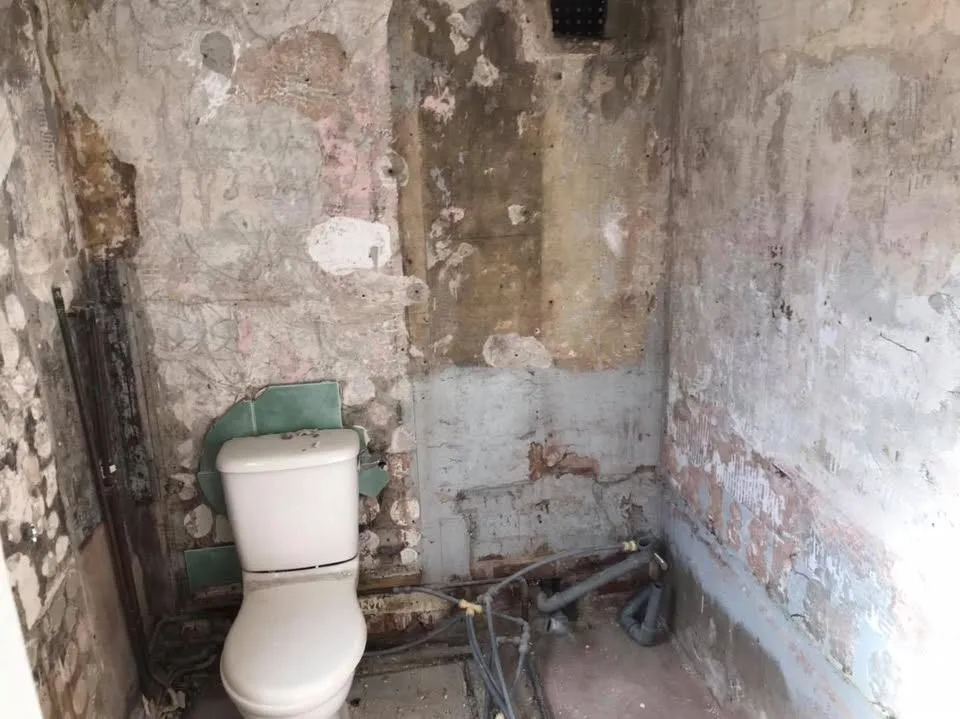 Bathroom-Before-001