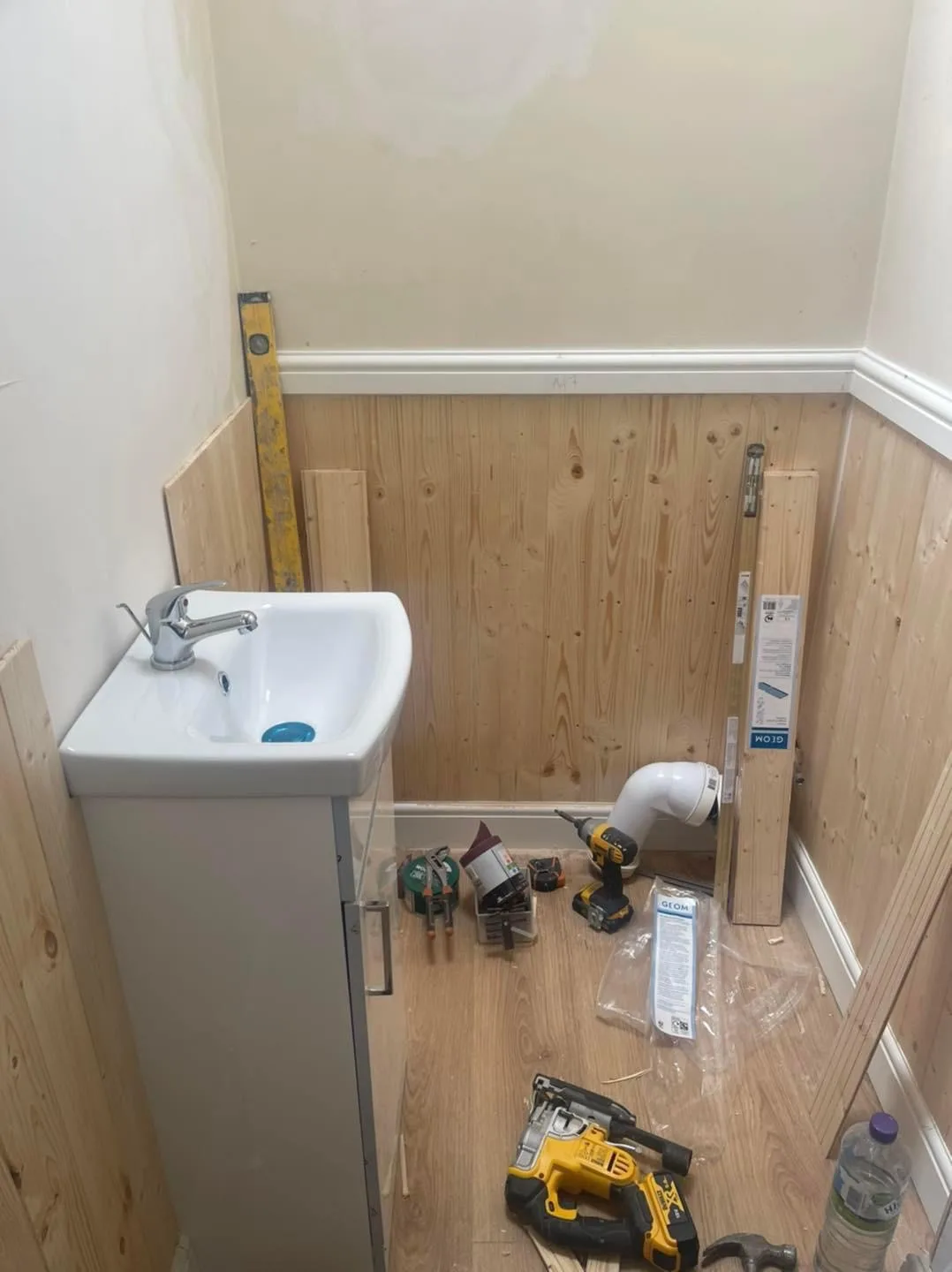 Bathroom-Before-004